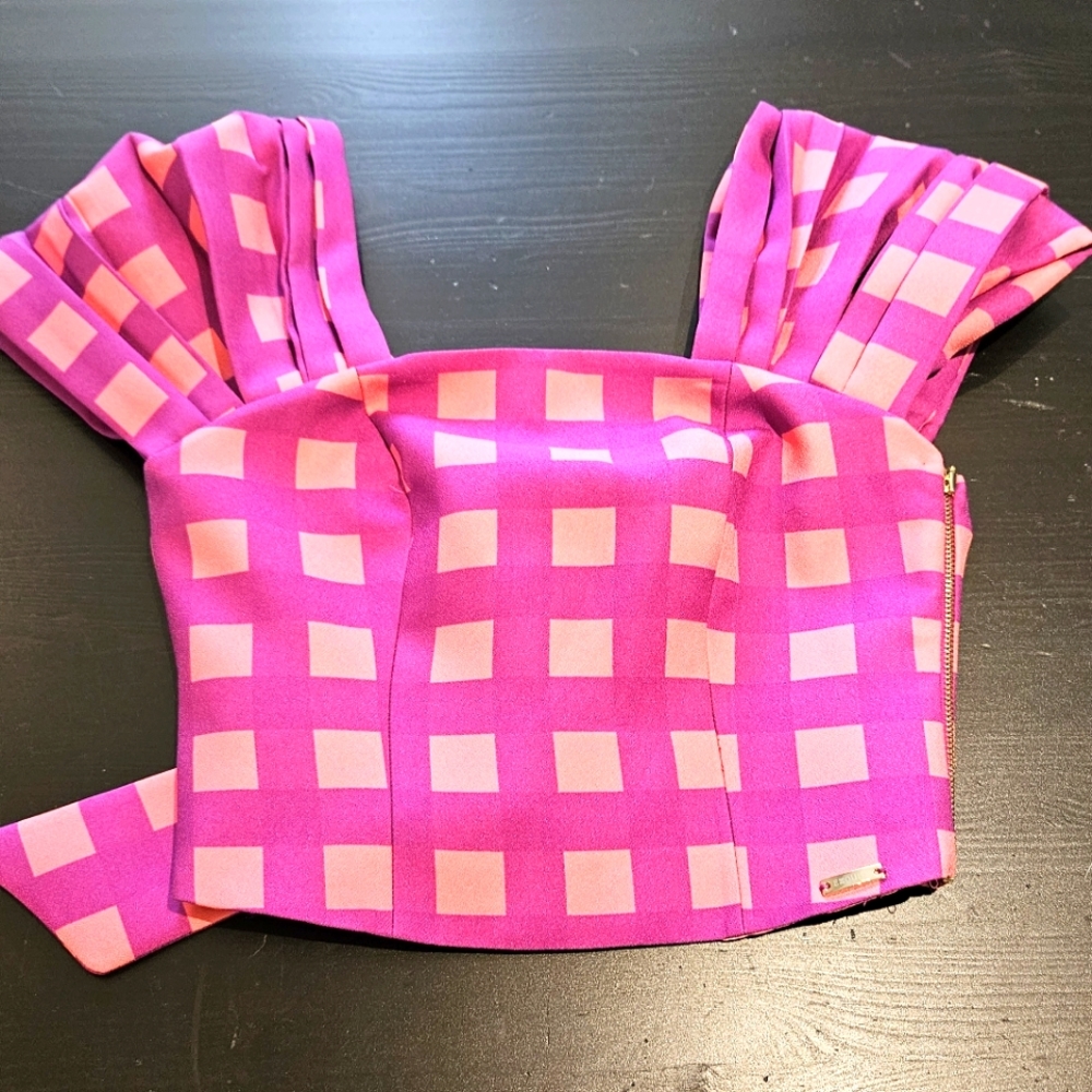 Gorgeous elegant crop top from Exquise